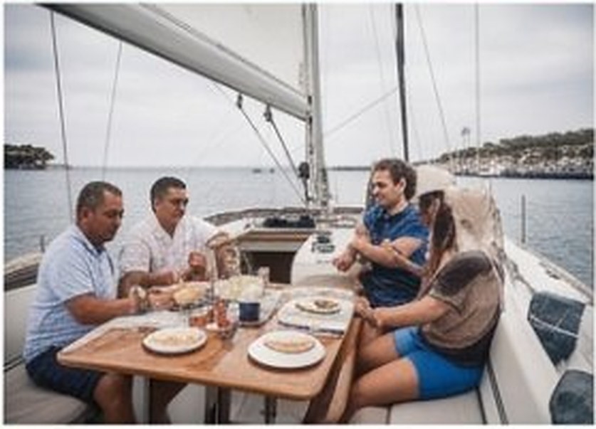 Çocuklarla Büyük Teknede Tatil: Güvenlik, Düzen ve Unutulmaz Günler